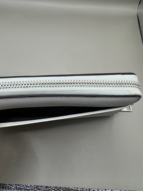 Coach x Peanuts Snoopy Accordion Zip Leather Wallet - Picture 7 of 9